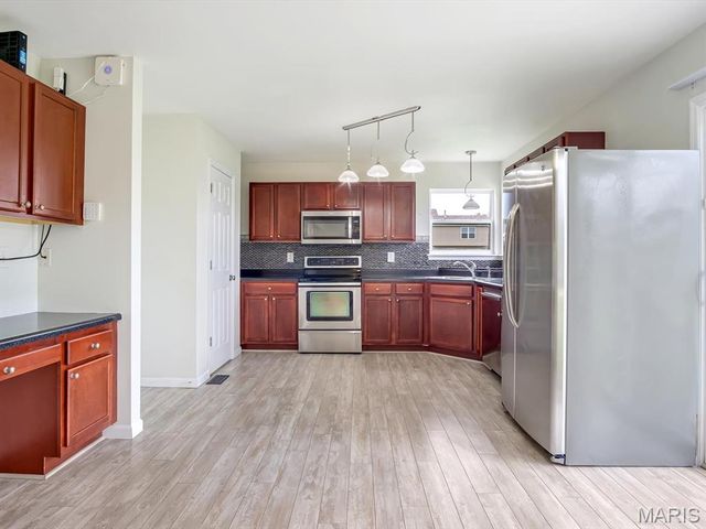 866 SAYBROOK FALLS Drive, Fairview Heights, IL 62208