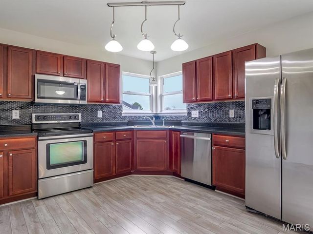 866 SAYBROOK FALLS Drive, Fairview Heights, IL 62208