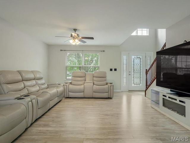 866 SAYBROOK FALLS Drive, Fairview Heights, IL 62208