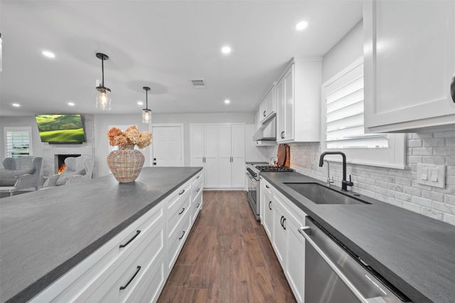 2318 Elmgate Drive, Houston, TX 77080