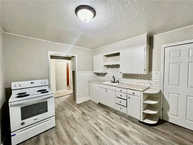 10710 E 24th Street, Independence, MO 64052