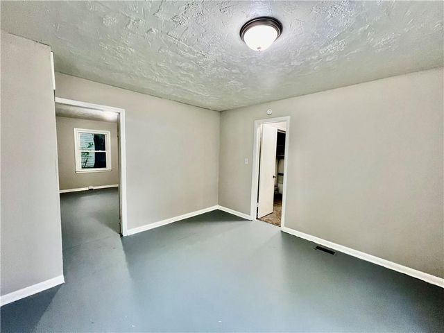 10710 E 24th Street, Independence, MO 64052