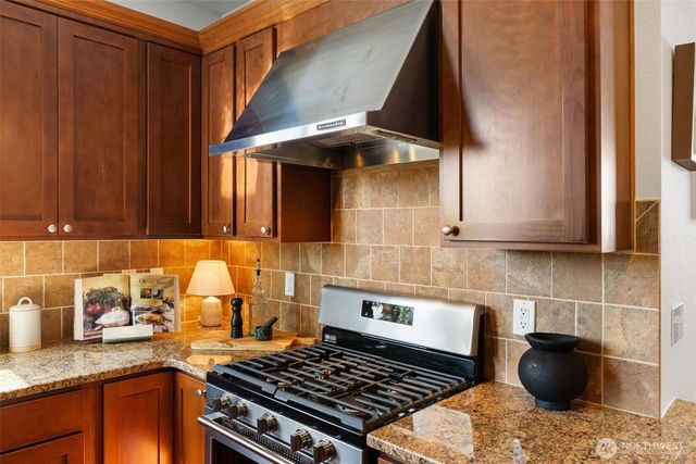 2400 W Boston Street, Seattle, WA 98199