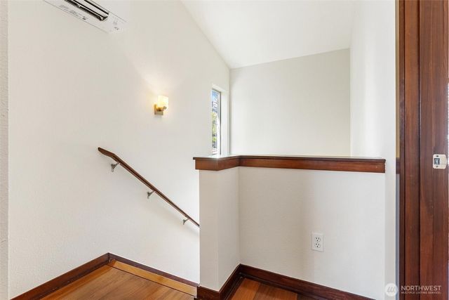 2400 W Boston Street, Seattle, WA 98199