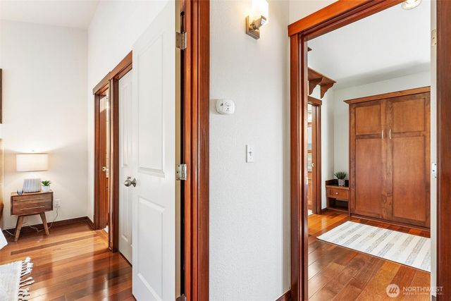 2400 W Boston Street, Seattle, WA 98199
