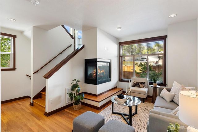2400 W Boston Street, Seattle, WA 98199