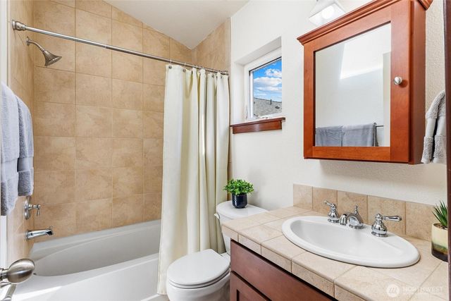 2400 W Boston Street, Seattle, WA 98199