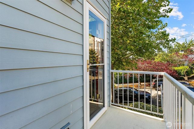 2400 W Boston Street, Seattle, WA 98199
