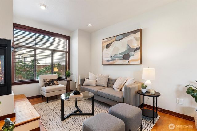 2400 W Boston Street, Seattle, WA 98199