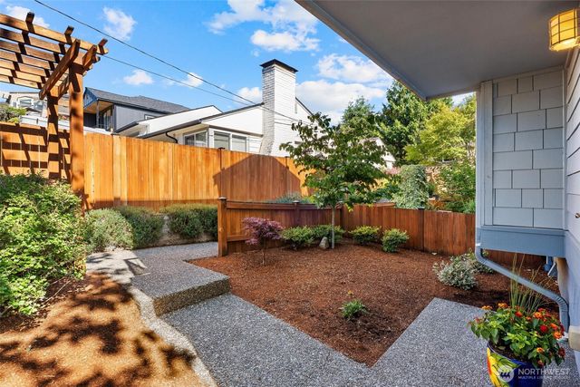 2400 W Boston Street, Seattle, WA 98199