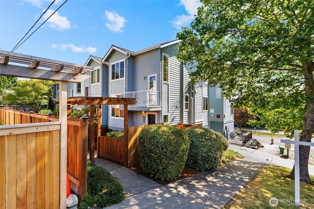 2400 W Boston Street, Seattle, WA 98199