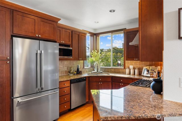 2400 W Boston Street, Seattle, WA 98199