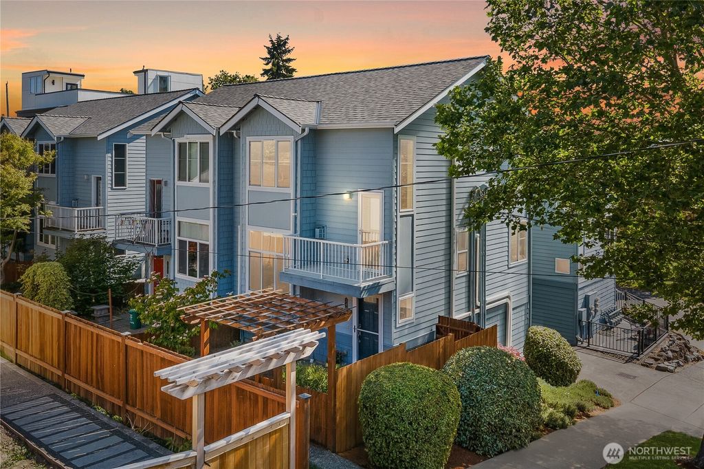 2400 W Boston Street, Seattle, WA 98199