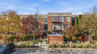 361 Kelburn Road 312, Deerfield, IL 60015