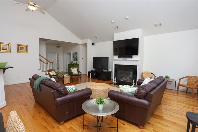 109 Martins Pointe Drive, Seneca, SC 29678