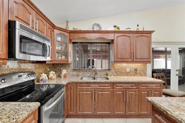 9326 NW 121st St 115, Hialeah Gardens, FL 33018