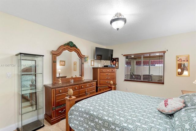 9326 NW 121st St 115, Hialeah Gardens, FL 33018