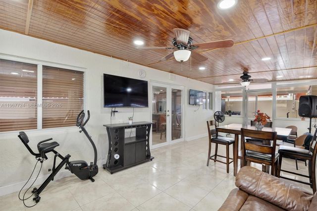 9326 NW 121st St 115, Hialeah Gardens, FL 33018