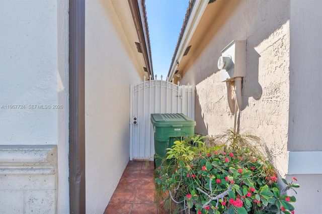 9326 NW 121st St 115, Hialeah Gardens, FL 33018