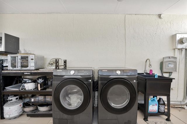 9326 NW 121st St 115, Hialeah Gardens, FL 33018