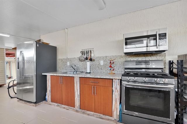 9326 NW 121st St 115, Hialeah Gardens, FL 33018