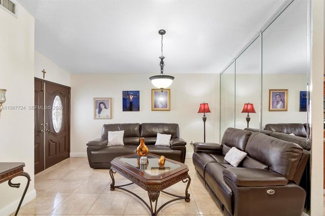 9326 NW 121st St 115, Hialeah Gardens, FL 33018