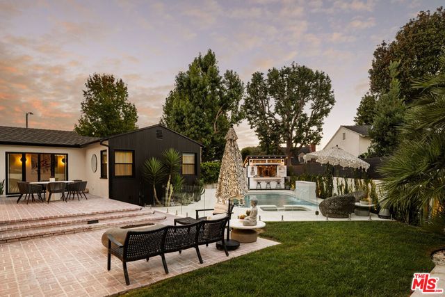 7832 Henefer Avenue, Los Angeles, CA 90045
