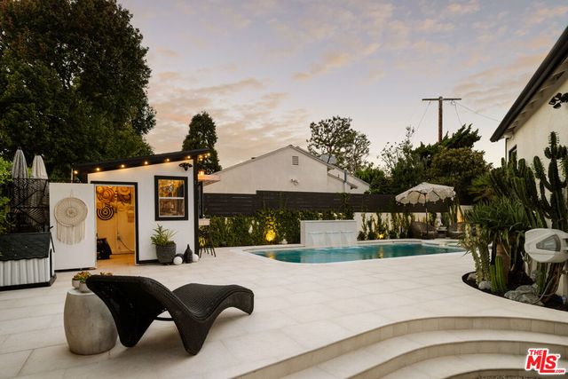 7832 Henefer Avenue, Los Angeles, CA 90045