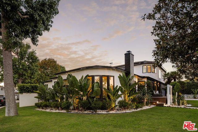 7832 Henefer Avenue, Los Angeles, CA 90045