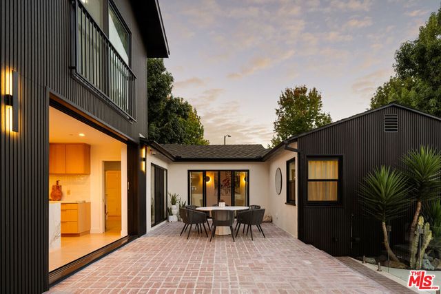 7832 Henefer Avenue, Los Angeles, CA 90045