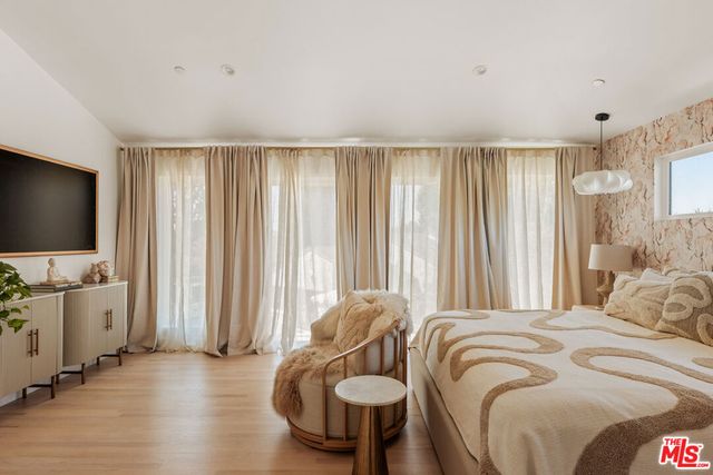 7832 Henefer Avenue, Los Angeles, CA 90045