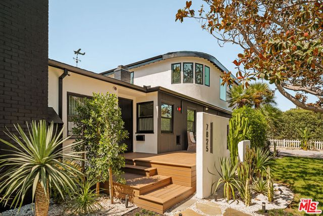7832 Henefer Avenue, Los Angeles, CA 90045