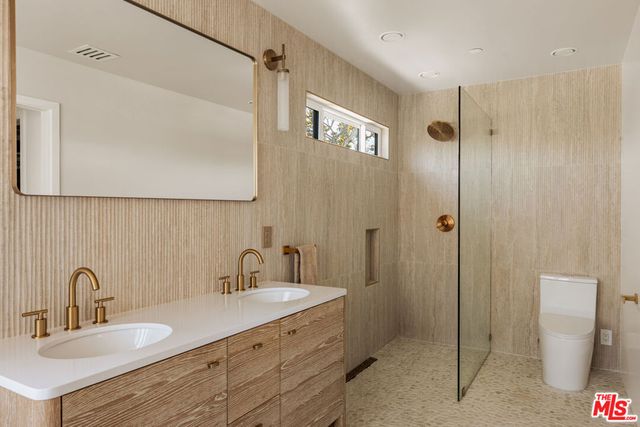 7832 Henefer Avenue, Los Angeles, CA 90045