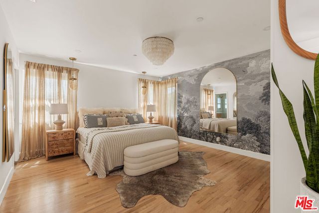 7832 Henefer Avenue, Los Angeles, CA 90045