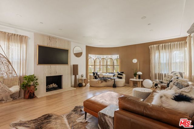 7832 Henefer Avenue, Los Angeles, CA 90045