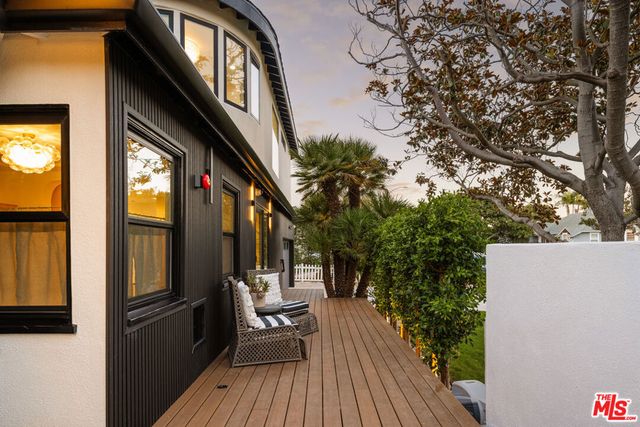 7832 Henefer Avenue, Los Angeles, CA 90045
