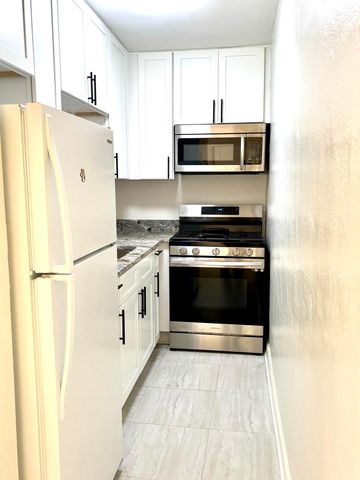 3104 Azalea Drive B, North Charleston, SC 29405