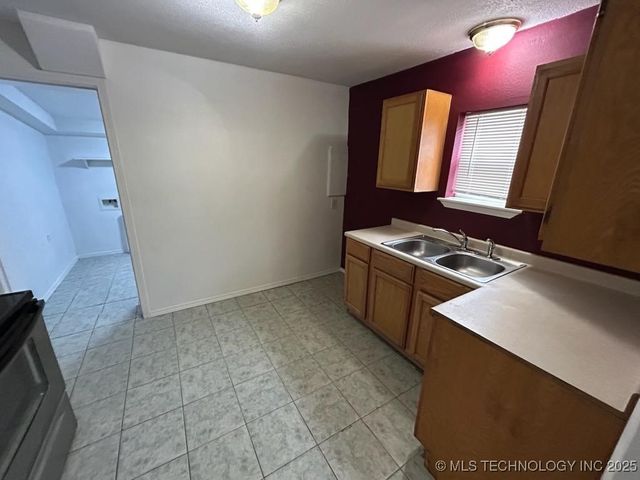 8 N 49th West Avenue, Tulsa, OK 74127