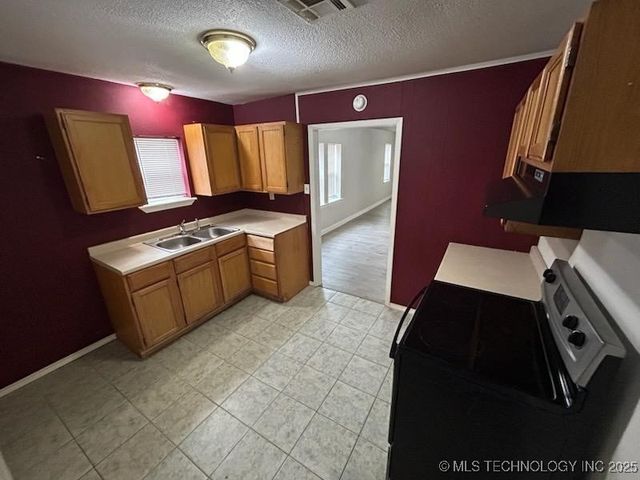 8 N 49th West Avenue, Tulsa, OK 74127