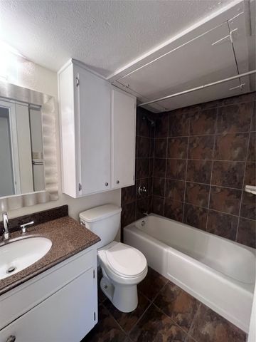 3812 WAshburn Avenue F, Fort Worth, TX 76107