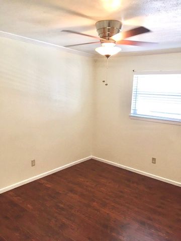 3812 WAshburn Avenue F, Fort Worth, TX 76107