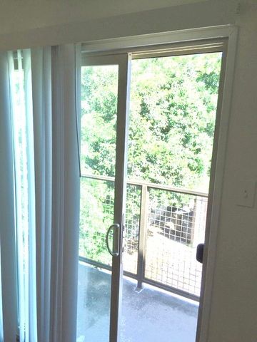 3812 WAshburn Avenue F, Fort Worth, TX 76107