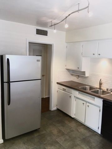 3812 WAshburn Avenue F, Fort Worth, TX 76107