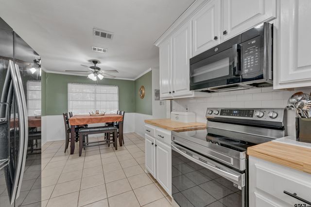 377 Nichols Dr, Canton, TX 75103