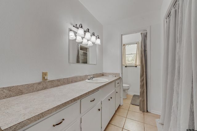 377 Nichols Dr, Canton, TX 75103