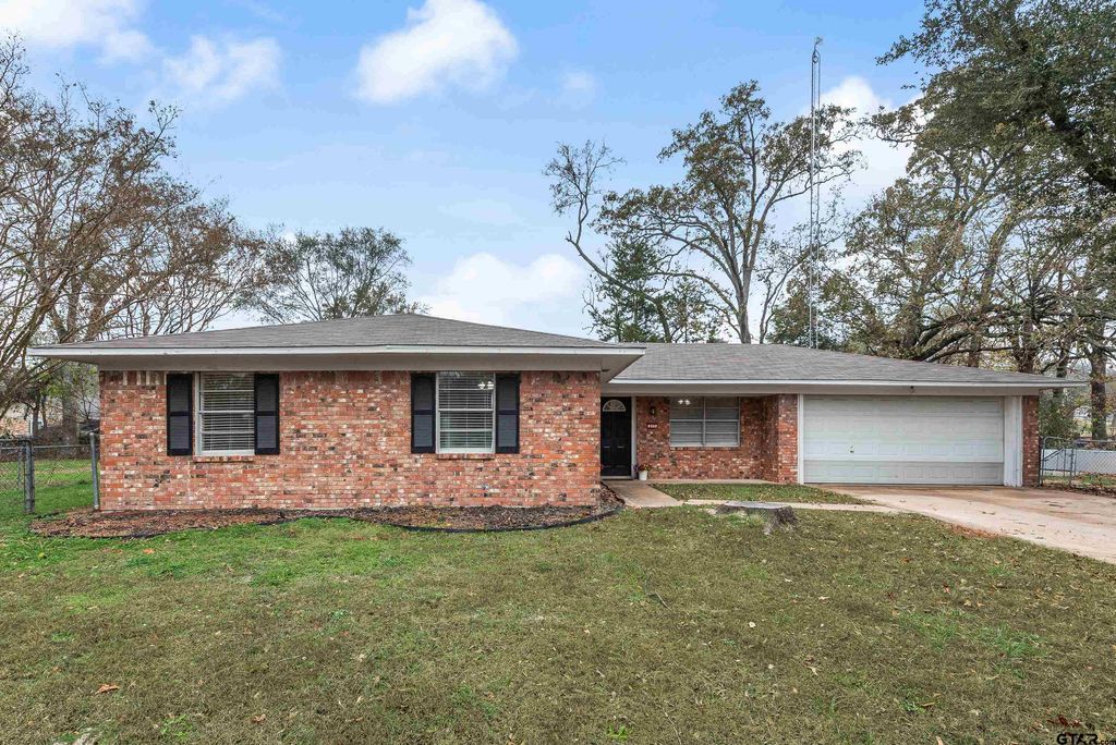 377 Nichols Dr, Canton, TX 75103