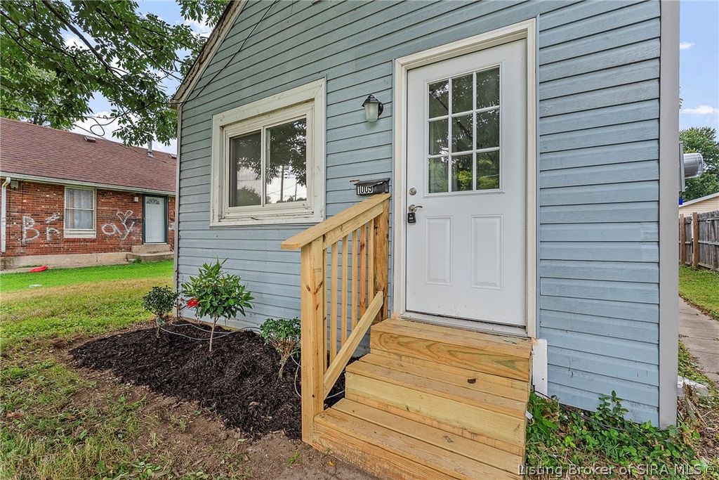 1009 W Harrison Avenue, Clarksville, IN 47129