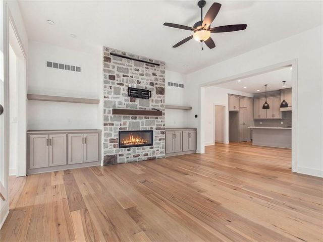 8806 NE 81st Terrace, Kansas City, MO 64158