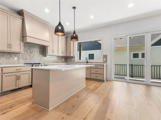 8806 NE 81st Terrace, Kansas City, MO 64158