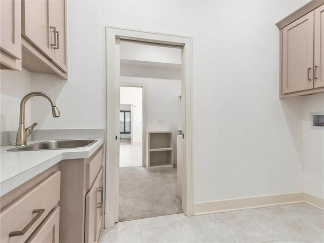 8806 NE 81st Terrace, Kansas City, MO 64158
